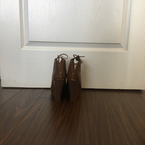 Platforms - Picture 3 of 3